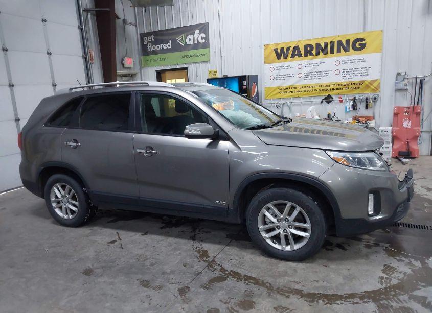 Photo 13 of 2015 Kia Sorento LX V6 (VIN 5XYKTDA7XFG609781)
