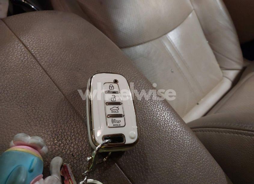 Photo 11 of 2011 Kia Sorento EX (VIN 5XYKU3A11BG008871)