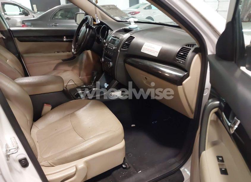 Photo 5 of 2011 Kia Sorento EX (VIN 5XYKU3A11BG008871)