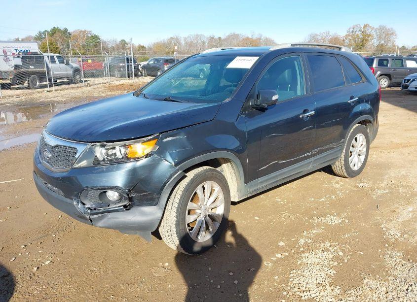 Photo 2 of 2011 Kia Sorento EX (VIN 5XYKU3A11BG072148)