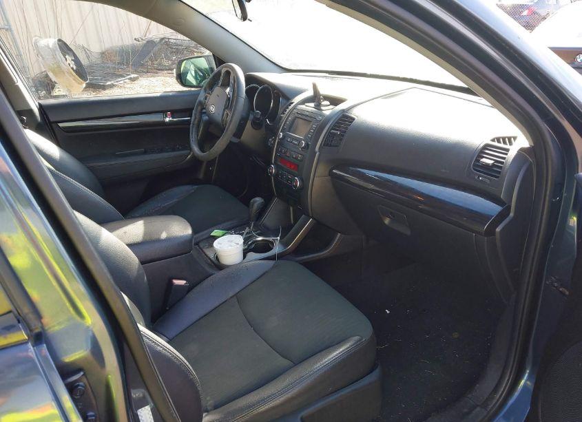 Photo 5 of 2011 Kia Sorento EX (VIN 5XYKU3A11BG072148)