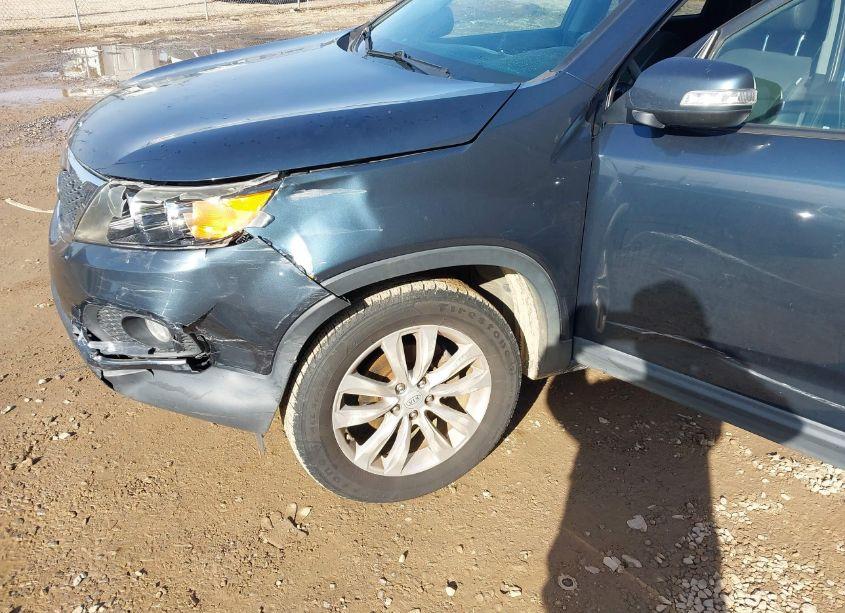 Photo 6 of 2011 Kia Sorento EX (VIN 5XYKU3A11BG072148)