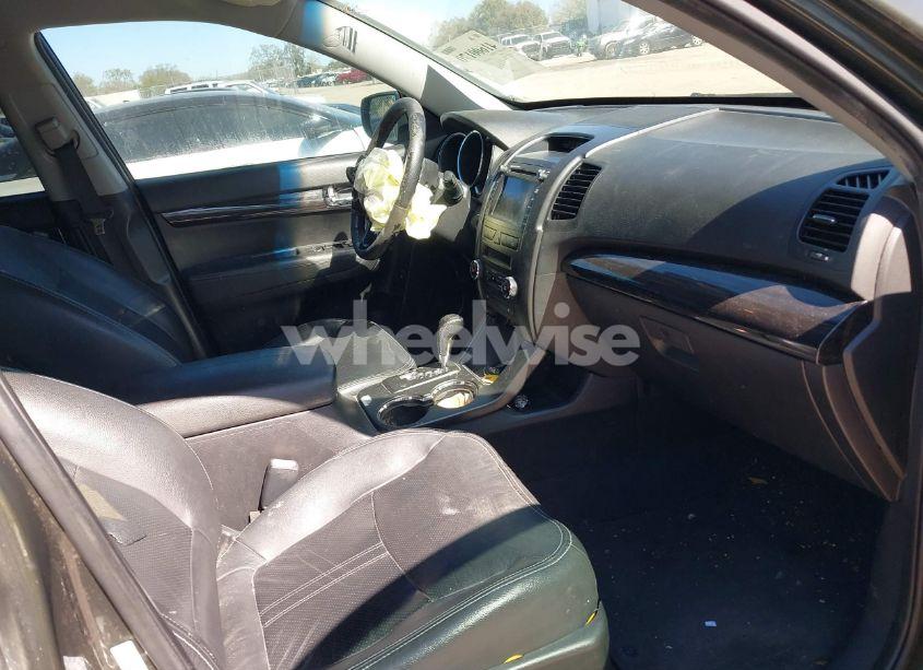 Photo 5 of 2011 Kia Sorento EX (VIN 5XYKU3A11BG096031)