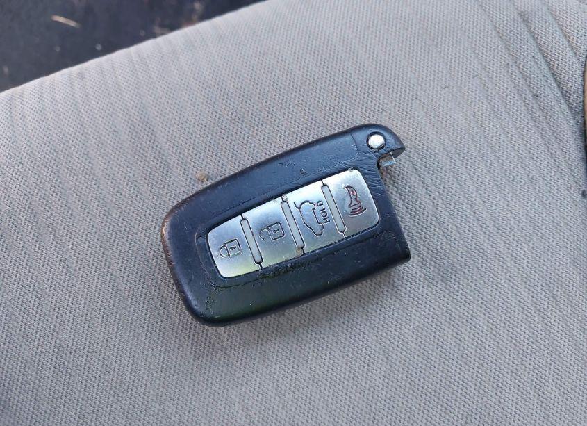 Photo 11 of 2011 Kia Sorento EX (VIN 5XYKU3A12BG070215)