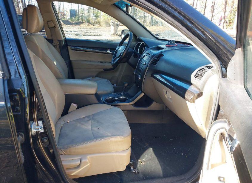 Photo 5 of 2011 Kia Sorento EX (VIN 5XYKU3A12BG070215)