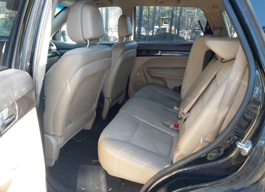 Photo 8 of 2011 Kia Sorento EX (VIN 5XYKU3A12BG070215)