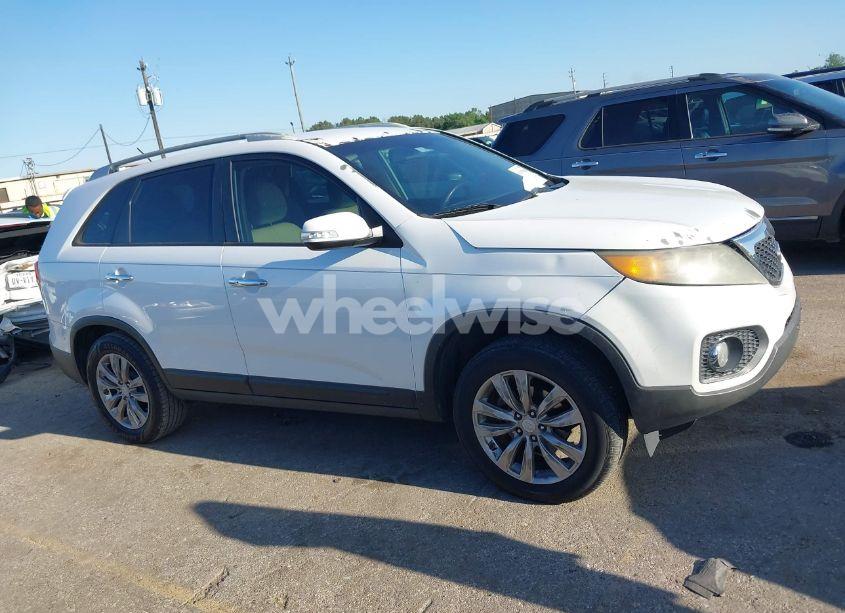 Photo 13 of 2011 Kia Sorento EX (VIN 5XYKU3A12BG103410)