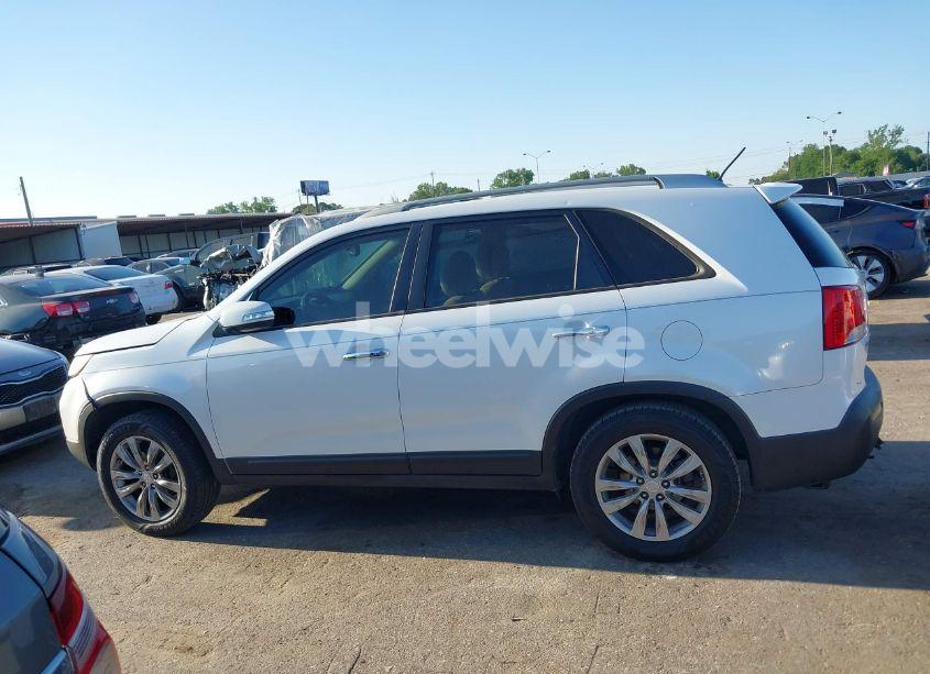 Photo 14 of 2011 Kia Sorento EX (VIN 5XYKU3A12BG103410)