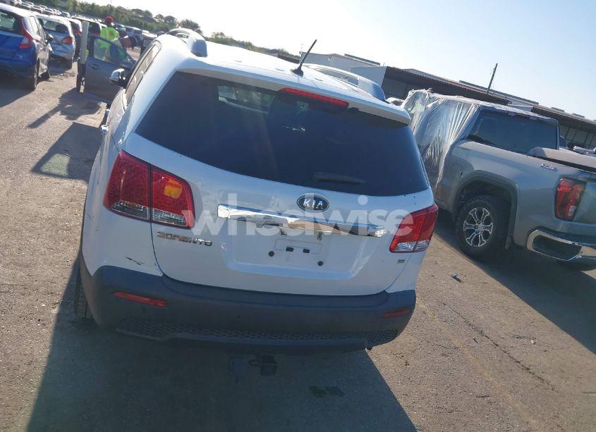 Photo 16 of 2011 Kia Sorento EX (VIN 5XYKU3A12BG103410)