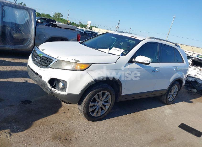 Photo 2 of 2011 Kia Sorento EX (VIN 5XYKU3A12BG103410)