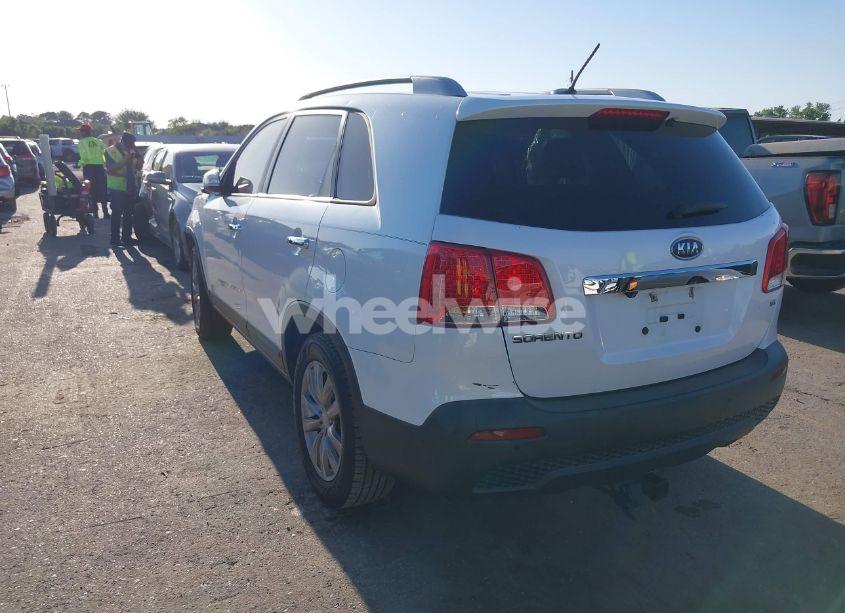 Photo 3 of 2011 Kia Sorento EX (VIN 5XYKU3A12BG103410)