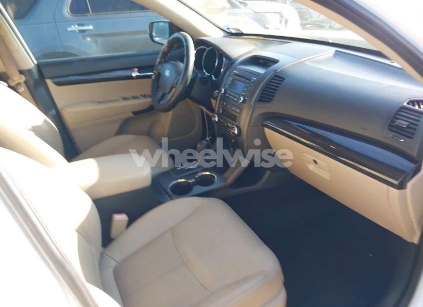 Photo 5 of 2011 Kia Sorento EX (VIN 5XYKU3A12BG103410)