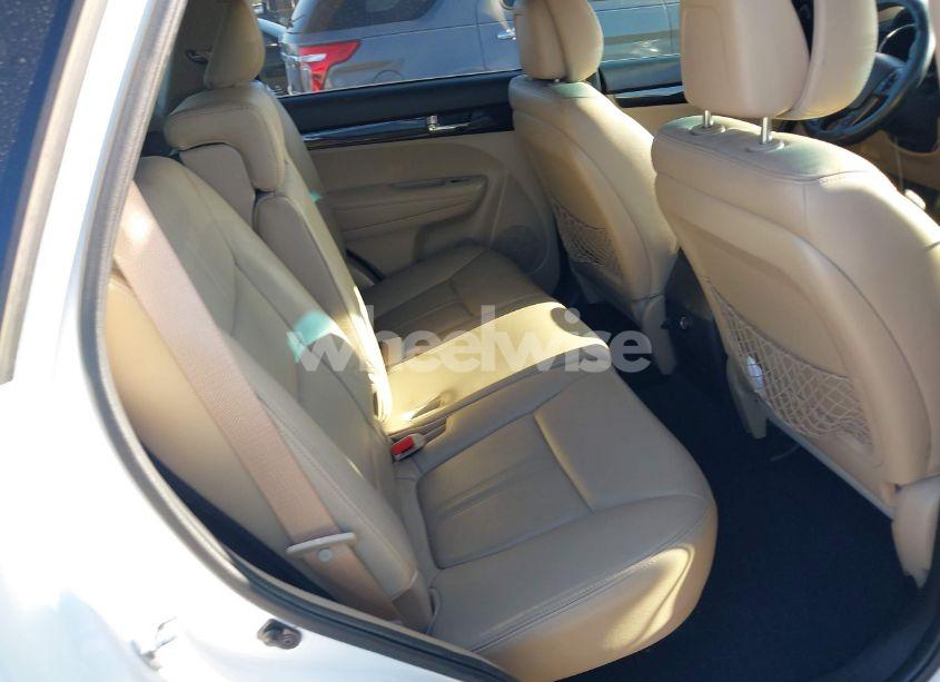 Photo 8 of 2011 Kia Sorento EX (VIN 5XYKU3A12BG103410)