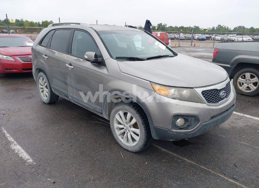 2011 Kia Sorento EX (VIN 5XYKU3A14BG021727) main photo