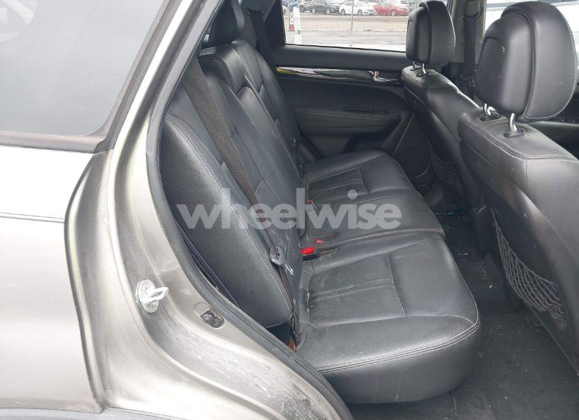 Photo 8 of 2011 Kia Sorento EX (VIN 5XYKU3A14BG021727)