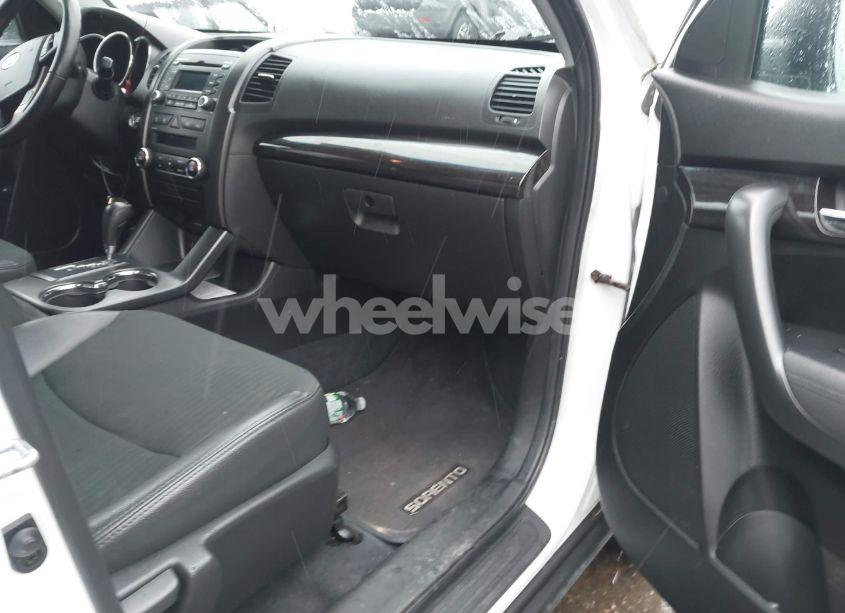 Photo 5 of 2011 Kia Sorento EX (VIN 5XYKU3A14BG089218)