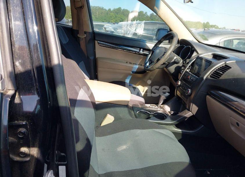 Photo 5 of 2011 Kia Sorento EX (VIN 5XYKU3A17BG178295)