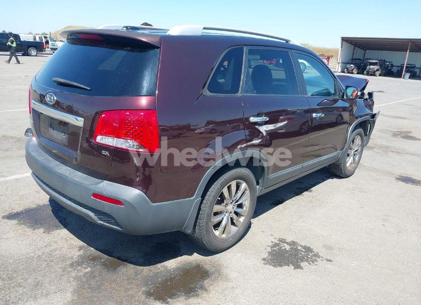 Photo 4 of 2011 Kia Sorento EX (VIN 5XYKU3A19BG032920)