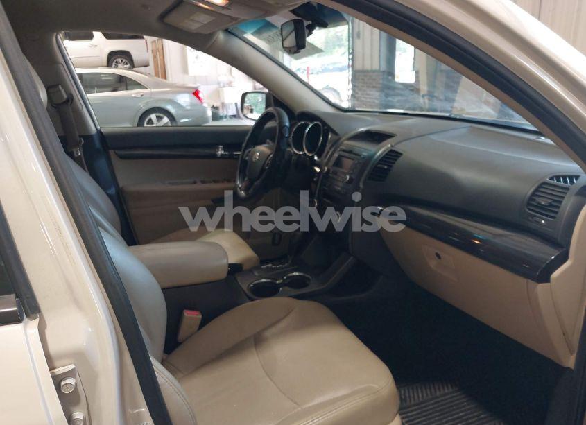 Photo 5 of 2011 Kia Sorento EX (VIN 5XYKU3A1XBG102537)