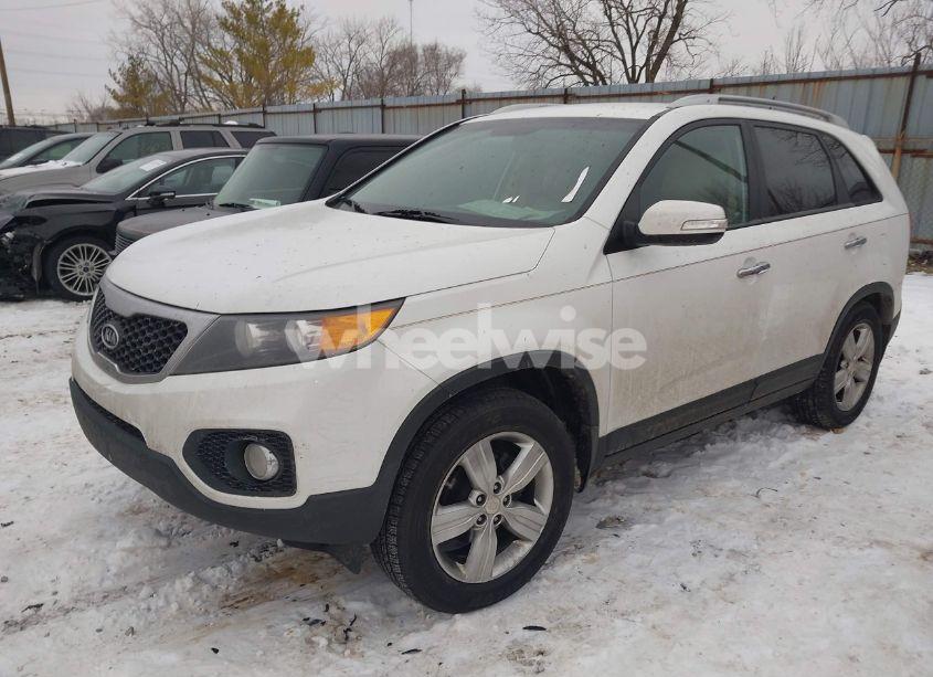 Photo 2 of 2013 Kia Sorento EX V6 (VIN 5XYKU3A20DG325830)