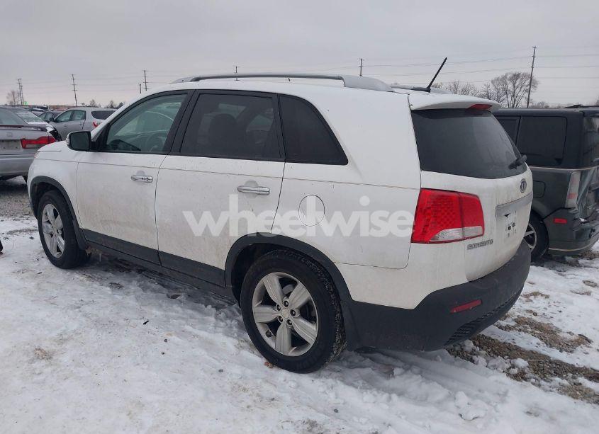 Photo 3 of 2013 Kia Sorento EX V6 (VIN 5XYKU3A20DG325830)