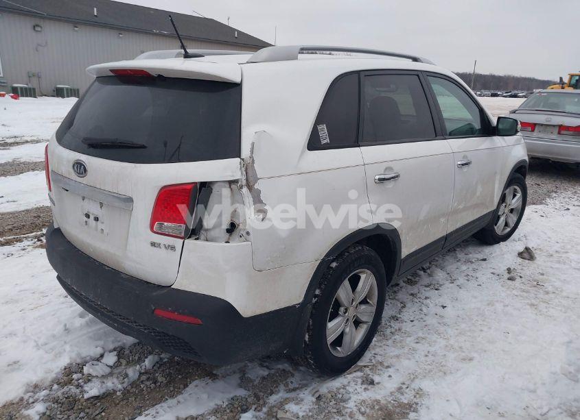 Photo 4 of 2013 Kia Sorento EX V6 (VIN 5XYKU3A20DG325830)