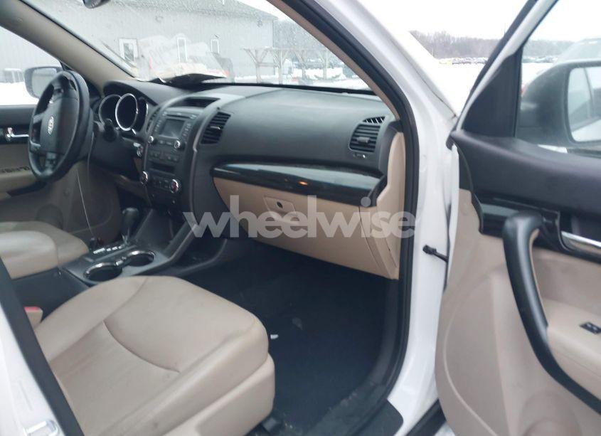 Photo 5 of 2013 Kia Sorento EX V6 (VIN 5XYKU3A20DG325830)