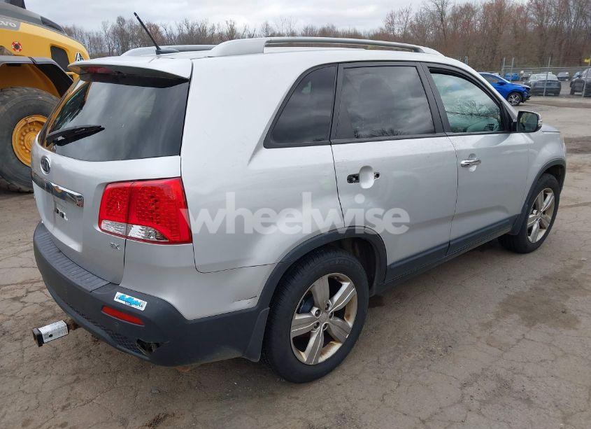 Photo 4 of 2012 Kia Sorento EX (VIN 5XYKU3A60CG225714)