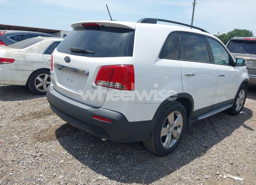 Photo 4 of 2013 Kia Sorento EX (VIN 5XYKU3A62DG375423)