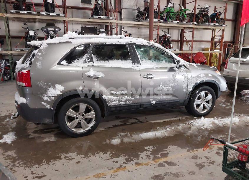 Photo 13 of 2013 Kia Sorento EX (VIN 5XYKU3A62DG417797)