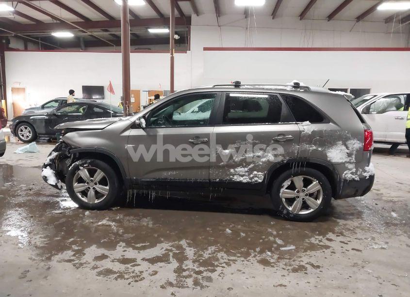 Photo 14 of 2013 Kia Sorento EX (VIN 5XYKU3A62DG417797)