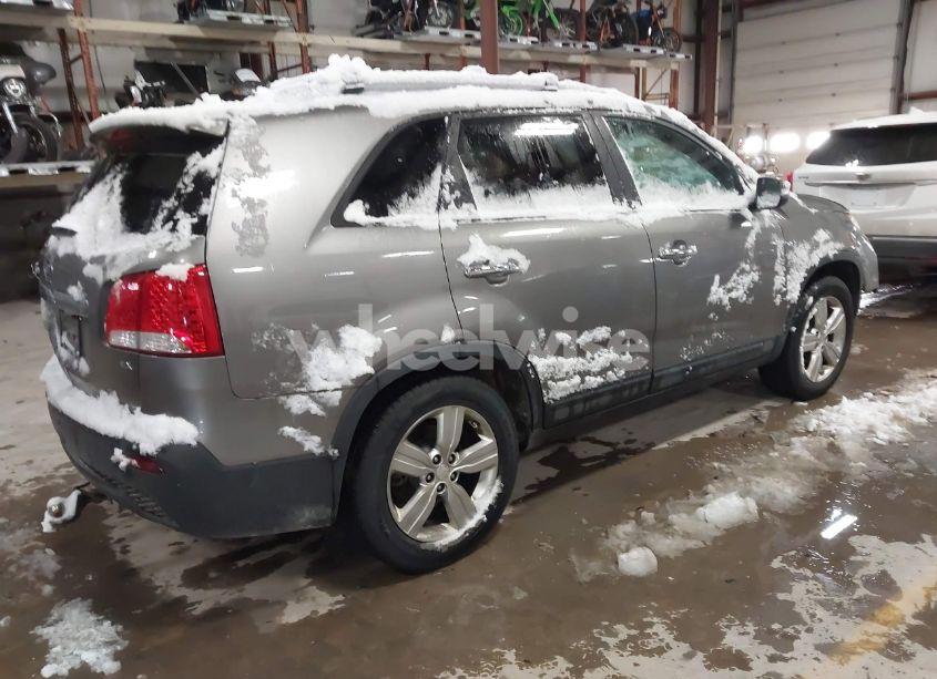 Photo 4 of 2013 Kia Sorento EX (VIN 5XYKU3A62DG417797)