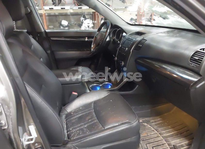 Photo 5 of 2013 Kia Sorento EX (VIN 5XYKU3A62DG417797)