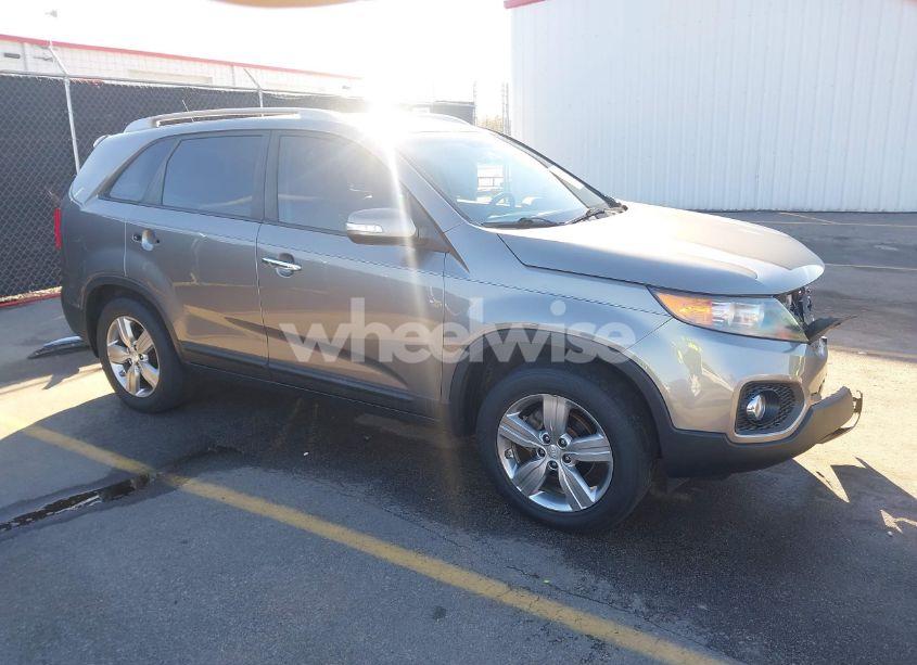 2013 Kia Sorento EX (VIN 5XYKU3A65DG410665) main photo