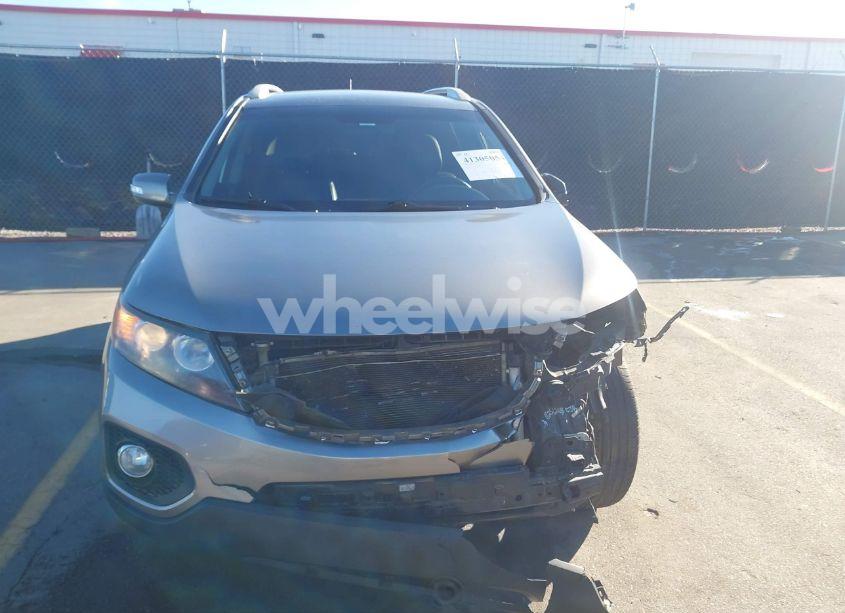 Photo 12 of 2013 Kia Sorento EX (VIN 5XYKU3A65DG410665)