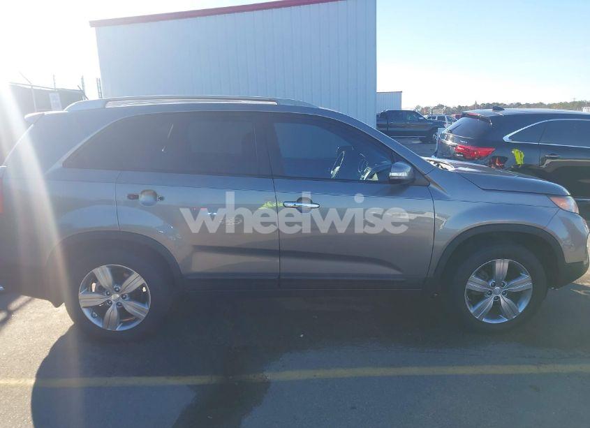Photo 13 of 2013 Kia Sorento EX (VIN 5XYKU3A65DG410665)