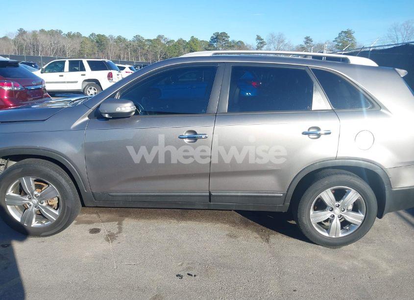 Photo 14 of 2013 Kia Sorento EX (VIN 5XYKU3A65DG410665)