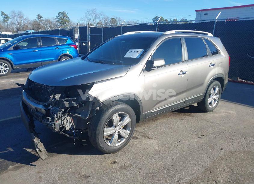 Photo 2 of 2013 Kia Sorento EX (VIN 5XYKU3A65DG410665)