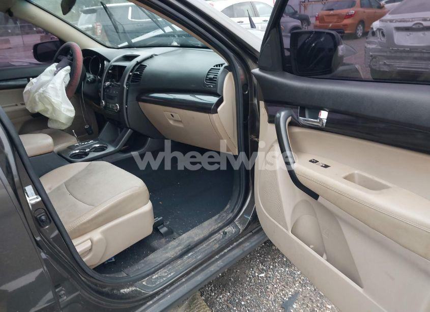 Photo 5 of 2012 Kia Sorento EX (VIN 5XYKU3A67CG210076)