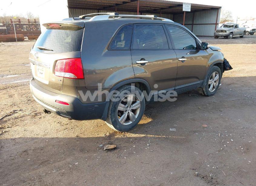 Photo 4 of 2013 Kia Sorento EX (VIN 5XYKU3A67DG354809)
