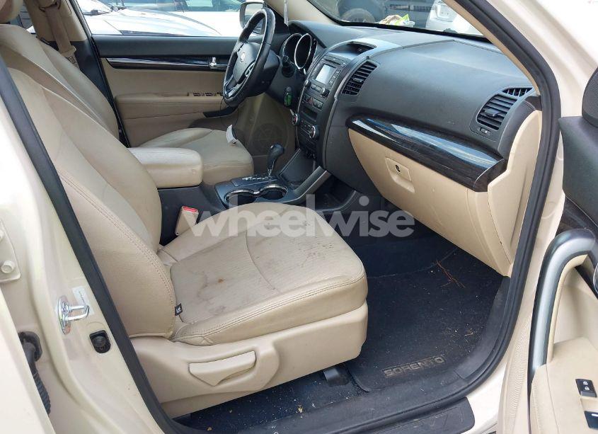 Photo 5 of 2012 Kia Sorento EX (VIN 5XYKU3A6XCG234033)