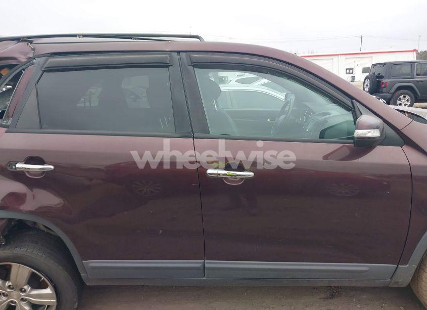 Photo 13 of 2012 Kia Sorento EX (VIN 5XYKU3A6XCG248563)