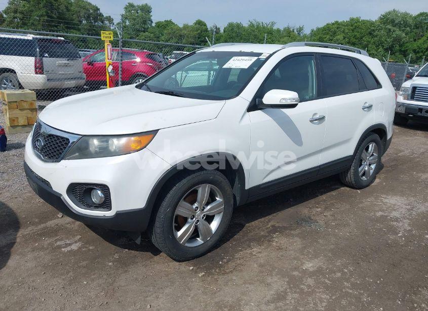 Photo 2 of 2013 Kia Sorento EX (VIN 5XYKU3A6XDG357204)