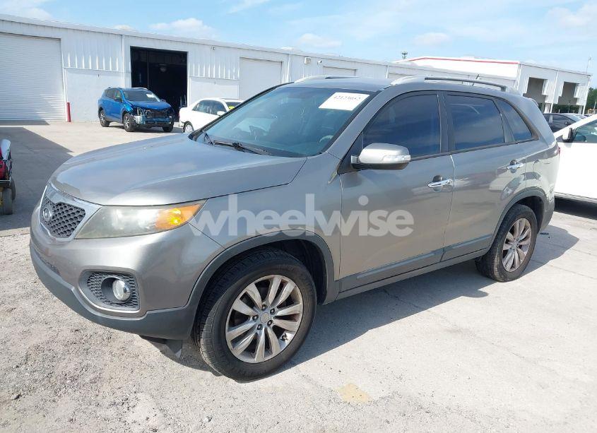 Photo 2 of 2011 Kia Sorento EX (VIN 5XYKU4A10BG113603)