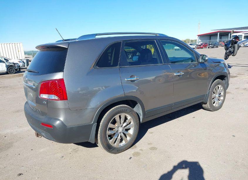 Photo 4 of 2011 Kia Sorento EX (VIN 5XYKU4A13BG102353)