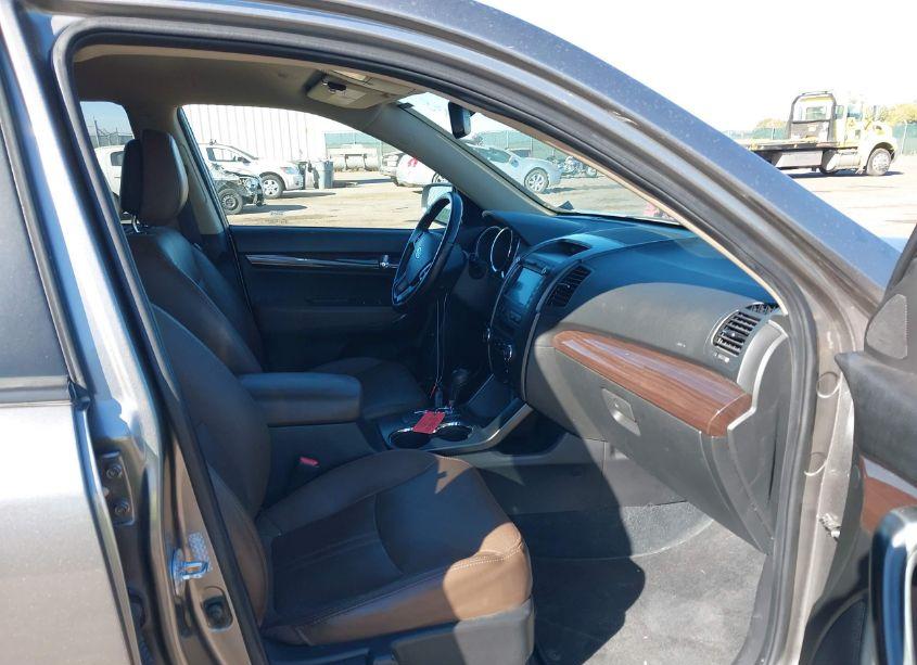 Photo 5 of 2011 Kia Sorento EX (VIN 5XYKU4A13BG102353)