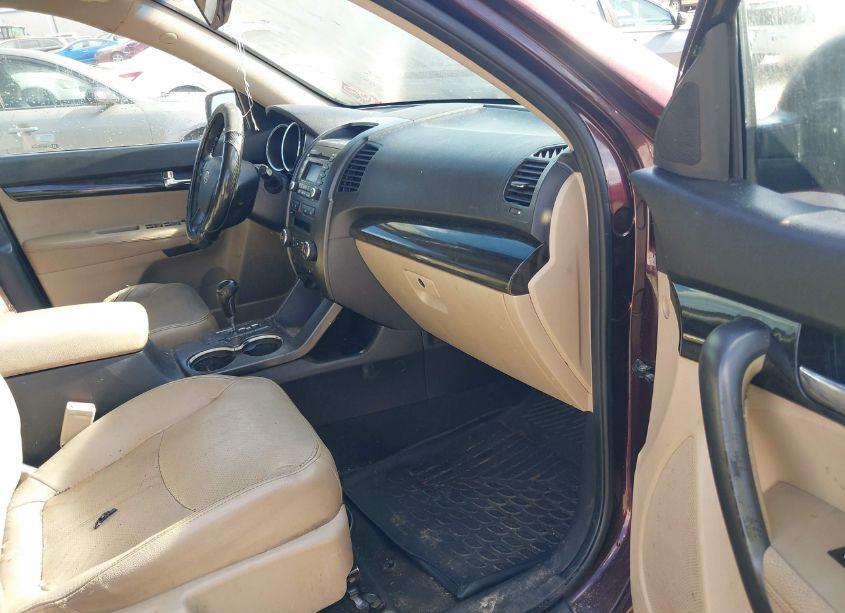 Photo 5 of 2011 Kia Sorento EX (VIN 5XYKU4A16BG035909)