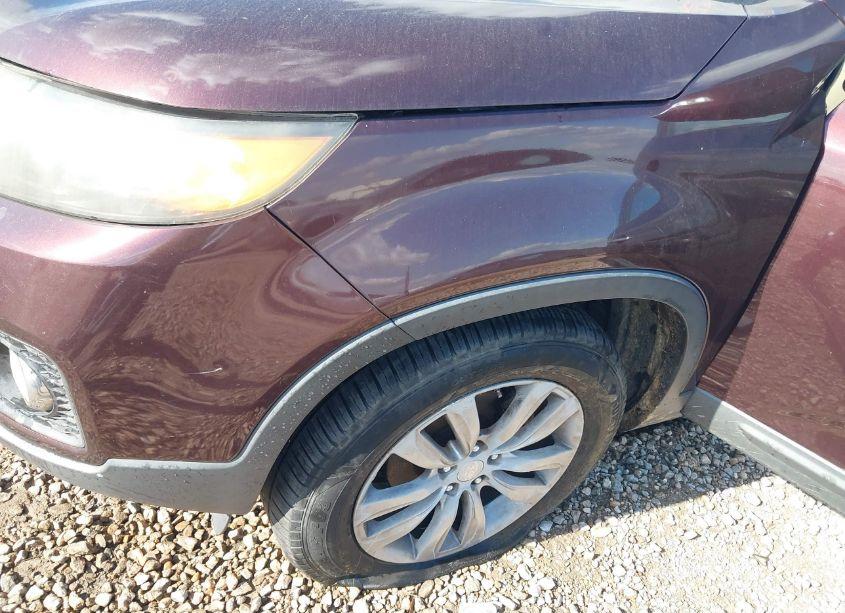 Photo 6 of 2011 Kia Sorento EX (VIN 5XYKU4A16BG035909)