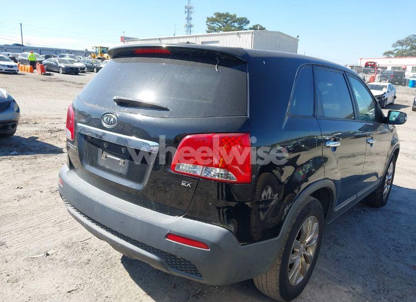Photo 4 of 2011 Kia Sorento EX (VIN 5XYKU4A17BG014406)
