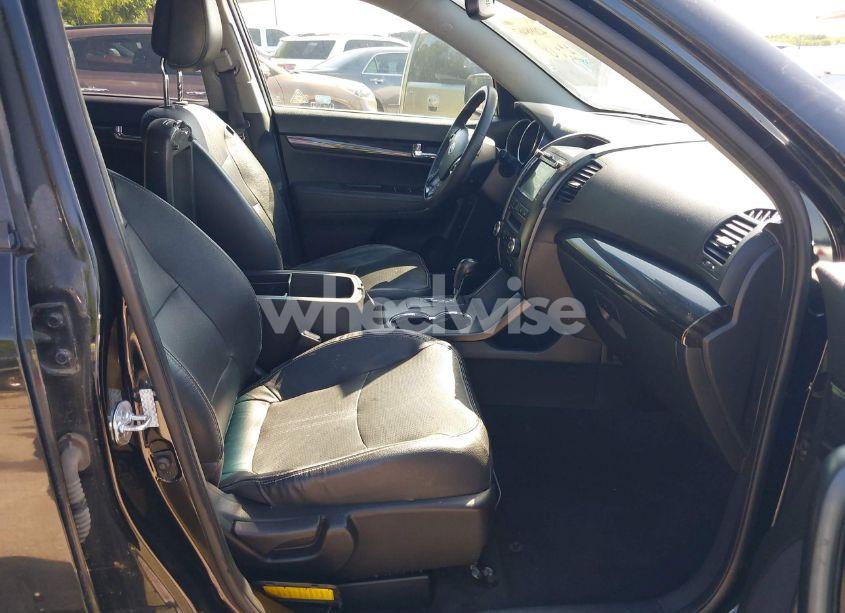 Photo 5 of 2011 Kia Sorento EX (VIN 5XYKU4A17BG021131)